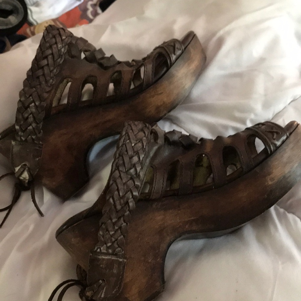 Freebird clogs